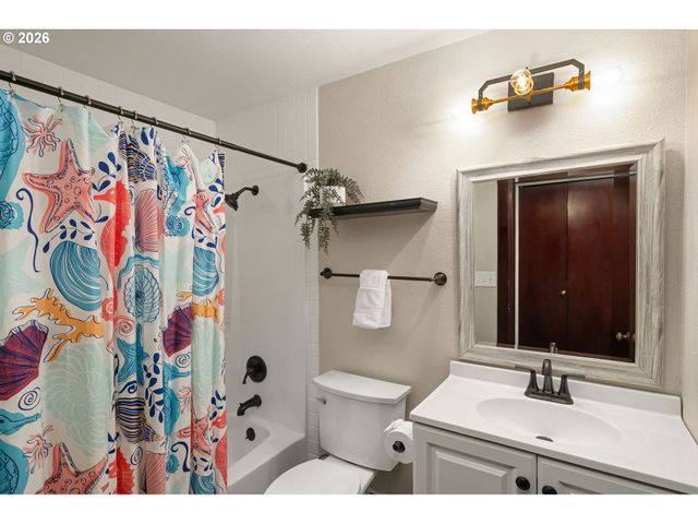 16351 PACIFIC Hwy, Lake Oswego, OR 97034