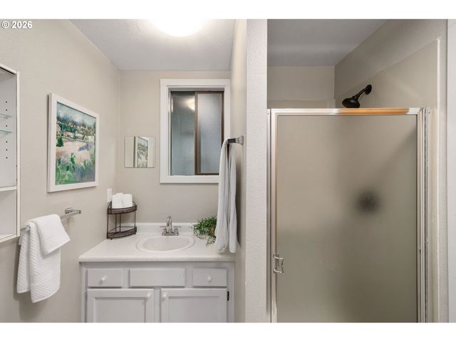 16351 PACIFIC Hwy, Lake Oswego, OR 97034