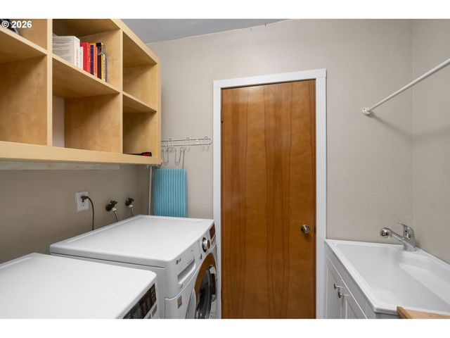 16351 PACIFIC Hwy, Lake Oswego, OR 97034