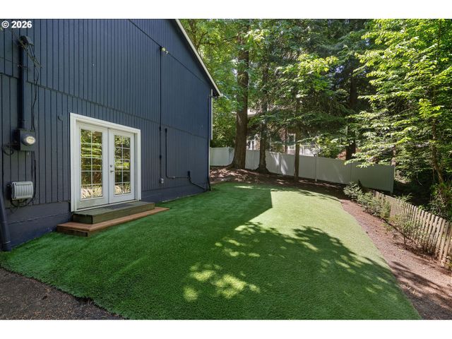 16351 PACIFIC Hwy, Lake Oswego, OR 97034