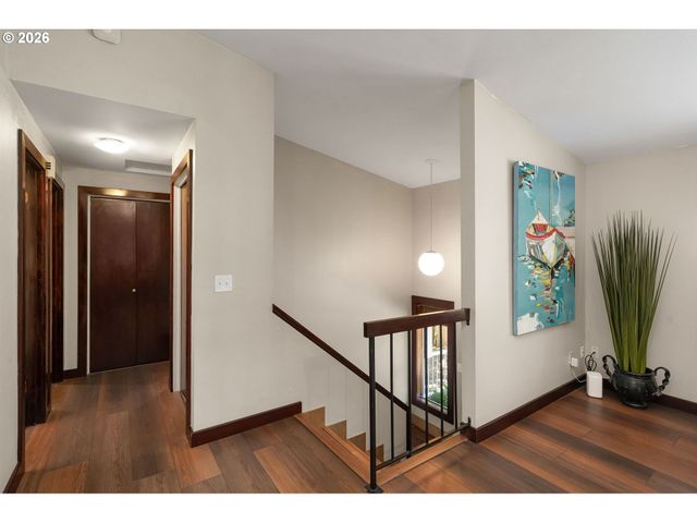 16351 PACIFIC Hwy, Lake Oswego, OR 97034