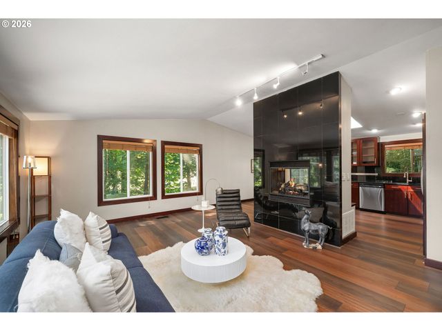 16351 PACIFIC Hwy, Lake Oswego, OR 97034