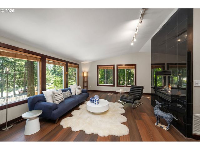 16351 PACIFIC Hwy, Lake Oswego, OR 97034