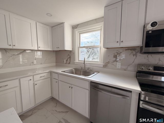 8 River Road, East Haven, CT 06512