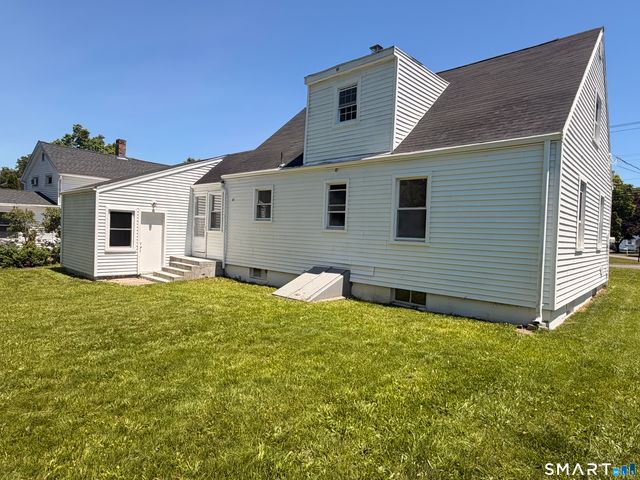 8 River Road, East Haven, CT 06512