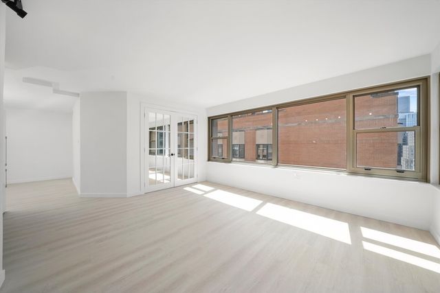 247 E Chestnut Street 2004, Chicago, IL 60611