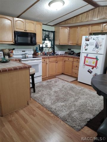 6411 W Flanders Lane, Crystal River, FL 34429
