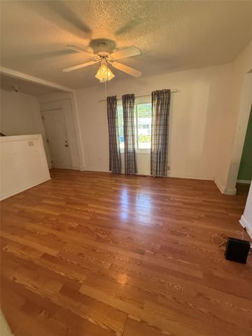 3601 Hull Avenue, Des Moines, IA 50317