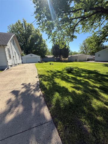 3601 Hull Avenue, Des Moines, IA 50317