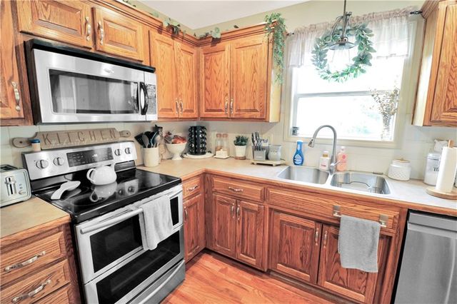 11512 E 207th Street, Peculiar, MO 64078