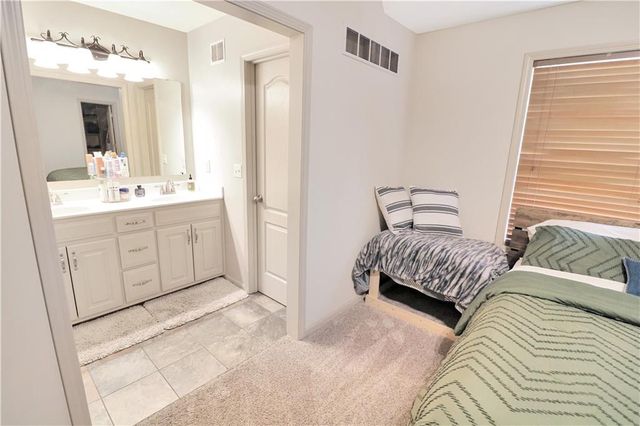 11512 E 207th Street, Peculiar, MO 64078