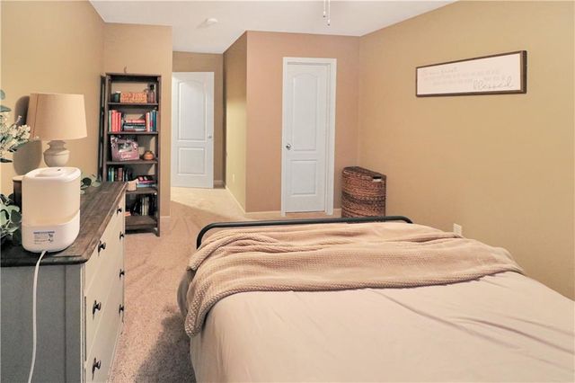 11512 E 207th Street, Peculiar, MO 64078