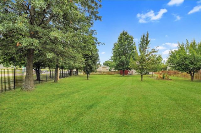 11512 E 207th Street, Peculiar, MO 64078