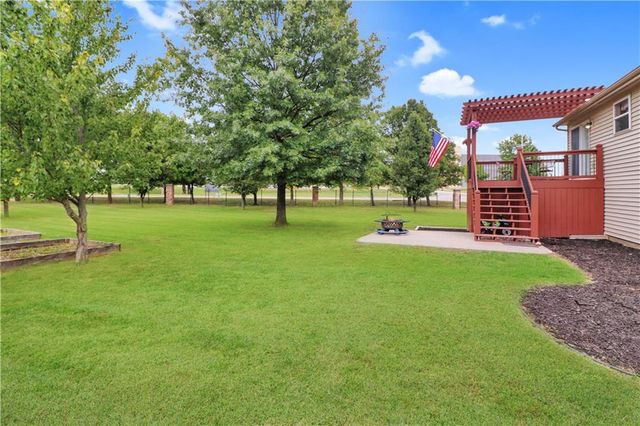 11512 E 207th Street, Peculiar, MO 64078