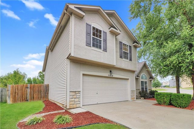 11512 E 207th Street, Peculiar, MO 64078