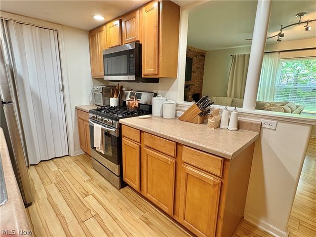 6910 Carriage Hill Drive 103, Brecksville, OH 44141