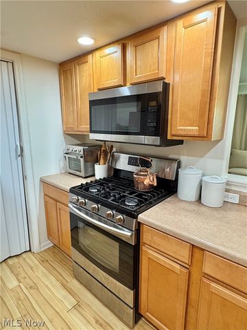 6910 Carriage Hill Drive 103, Brecksville, OH 44141