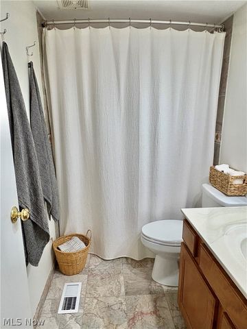 6910 Carriage Hill Drive 103, Brecksville, OH 44141