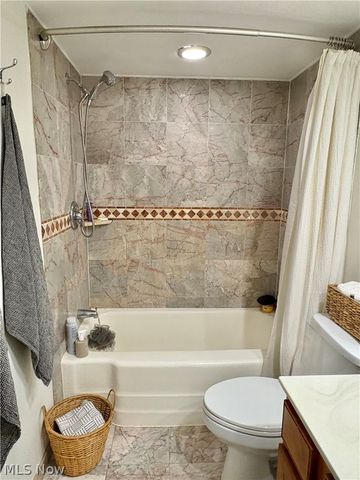 6910 Carriage Hill Drive 103, Brecksville, OH 44141