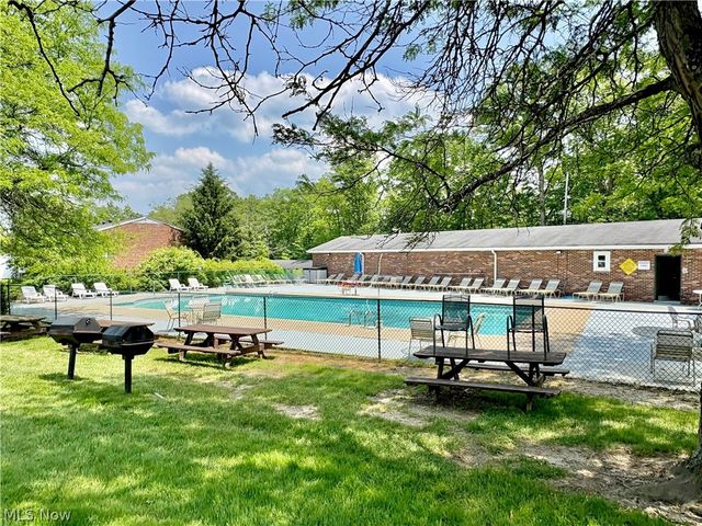 6910 Carriage Hill Drive 103, Brecksville, OH 44141