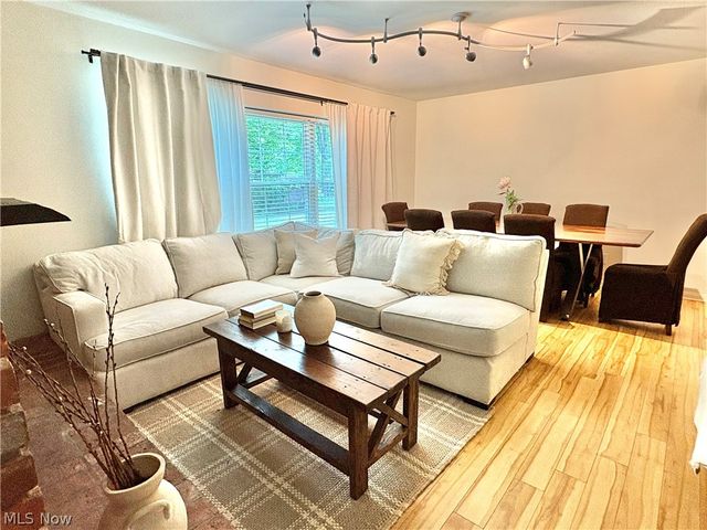 6910 Carriage Hill Drive 103, Brecksville, OH 44141