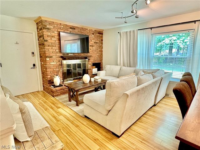 6910 Carriage Hill Drive 103, Brecksville, OH 44141