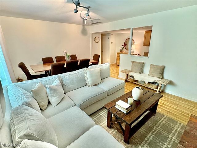 6910 Carriage Hill Drive 103, Brecksville, OH 44141
