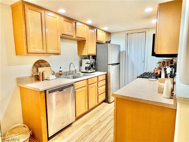 6910 Carriage Hill Drive 103, Brecksville, OH 44141