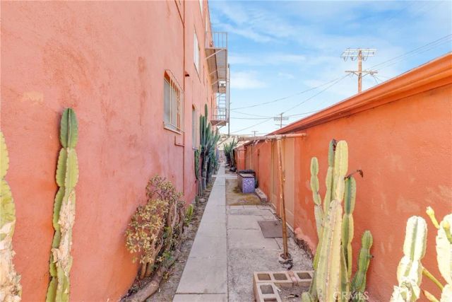 4261 Leimert Boulevard, Los Angeles, CA 90008