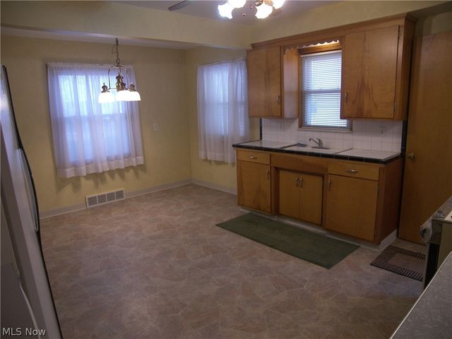 19070 Meredith Avenue, Euclid, OH 44119