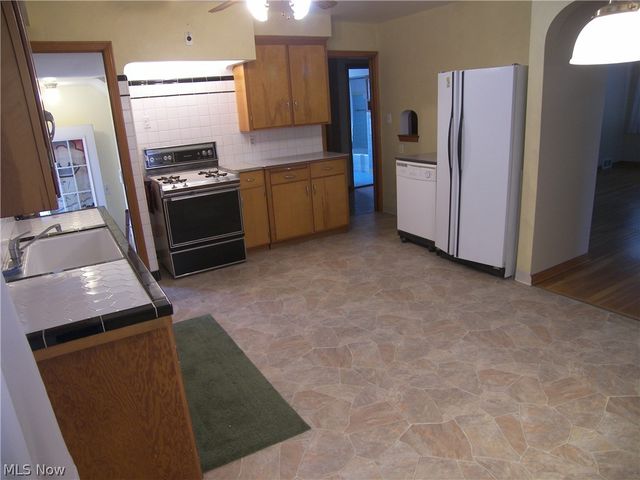 19070 Meredith Avenue, Euclid, OH 44119