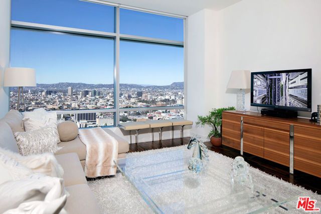 900 W Olympic Boulevard 40F, Los Angeles, CA 90015