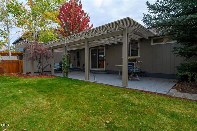 2415 NW 13th Street, Redmond, OR 97756