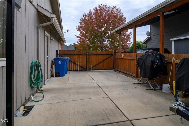 2415 NW 13th Street, Redmond, OR 97756