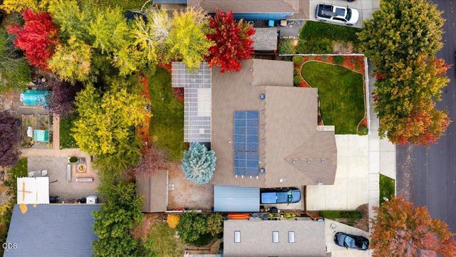 2415 NW 13th Street, Redmond, OR 97756