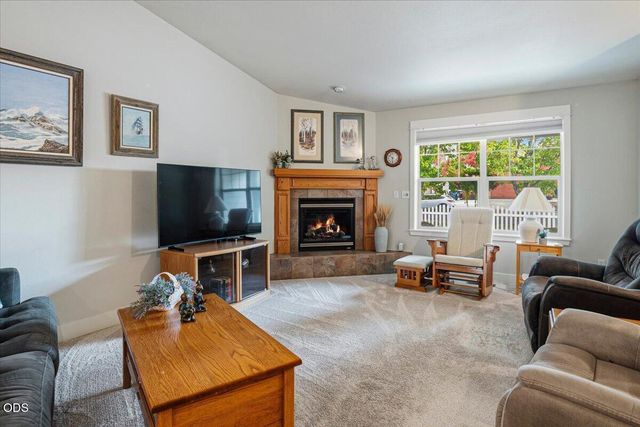 2415 NW 13th Street, Redmond, OR 97756