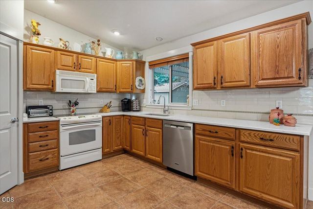 2415 NW 13th Street, Redmond, OR 97756