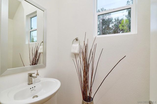 793 Michael Ct, Vista, CA 92081