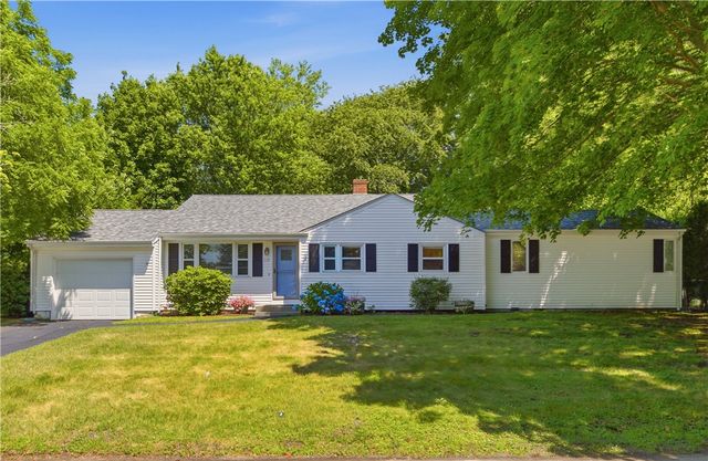 117 Canonchet Drive, Portsmouth, RI 02871