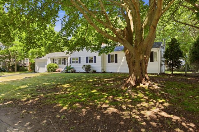 117 Canonchet Drive, Portsmouth, RI 02871