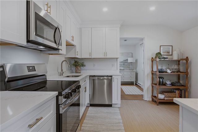 117 Canonchet Drive, Portsmouth, RI 02871
