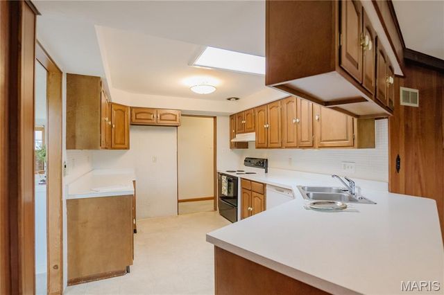 10441 Ewell Drive, St Louis, MO 63137