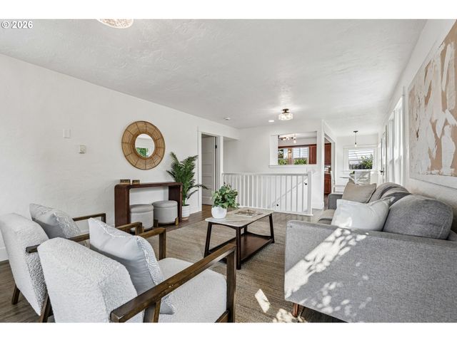 354 Ne 4TH Ave, Canby, OR 97013