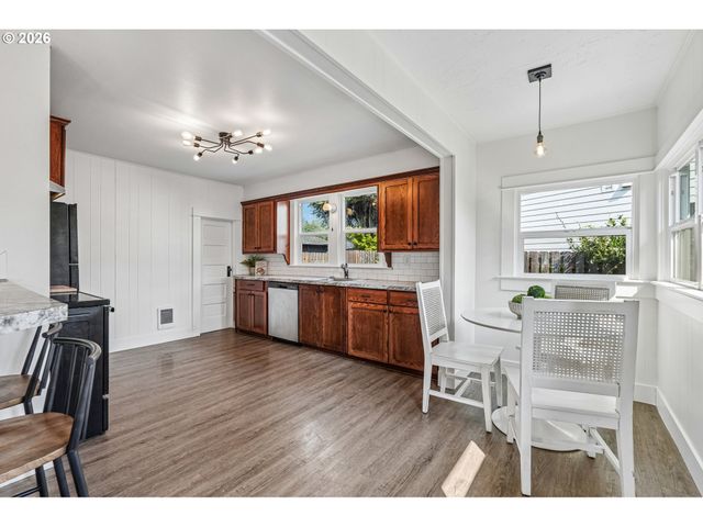 354 Ne 4TH Ave, Canby, OR 97013