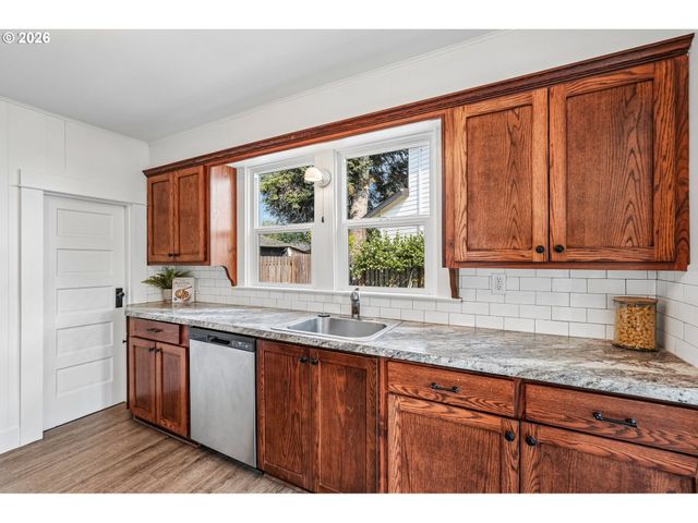 354 Ne 4TH Ave, Canby, OR 97013