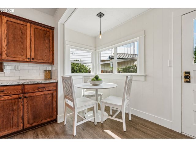 354 Ne 4TH Ave, Canby, OR 97013