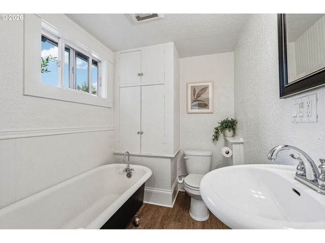 354 Ne 4TH Ave, Canby, OR 97013