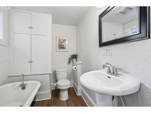 354 Ne 4TH Ave, Canby, OR 97013