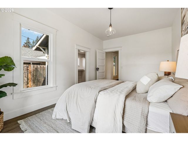 354 Ne 4TH Ave, Canby, OR 97013