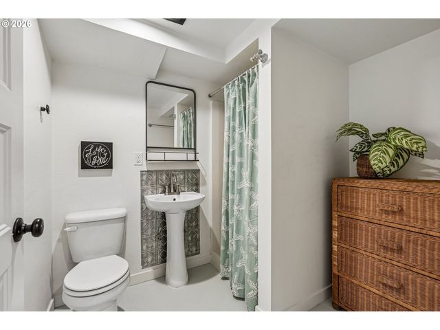 354 Ne 4TH Ave, Canby, OR 97013
